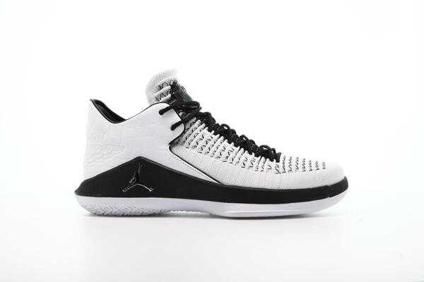 Jordan XXXII ホワイト ブラック スニーカー Air Jordan XXXII Low 